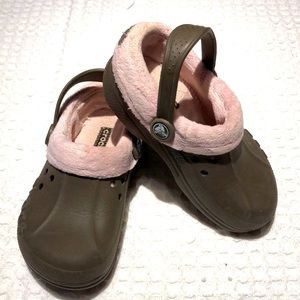 *Like new lined fuzzy CROCS sz12